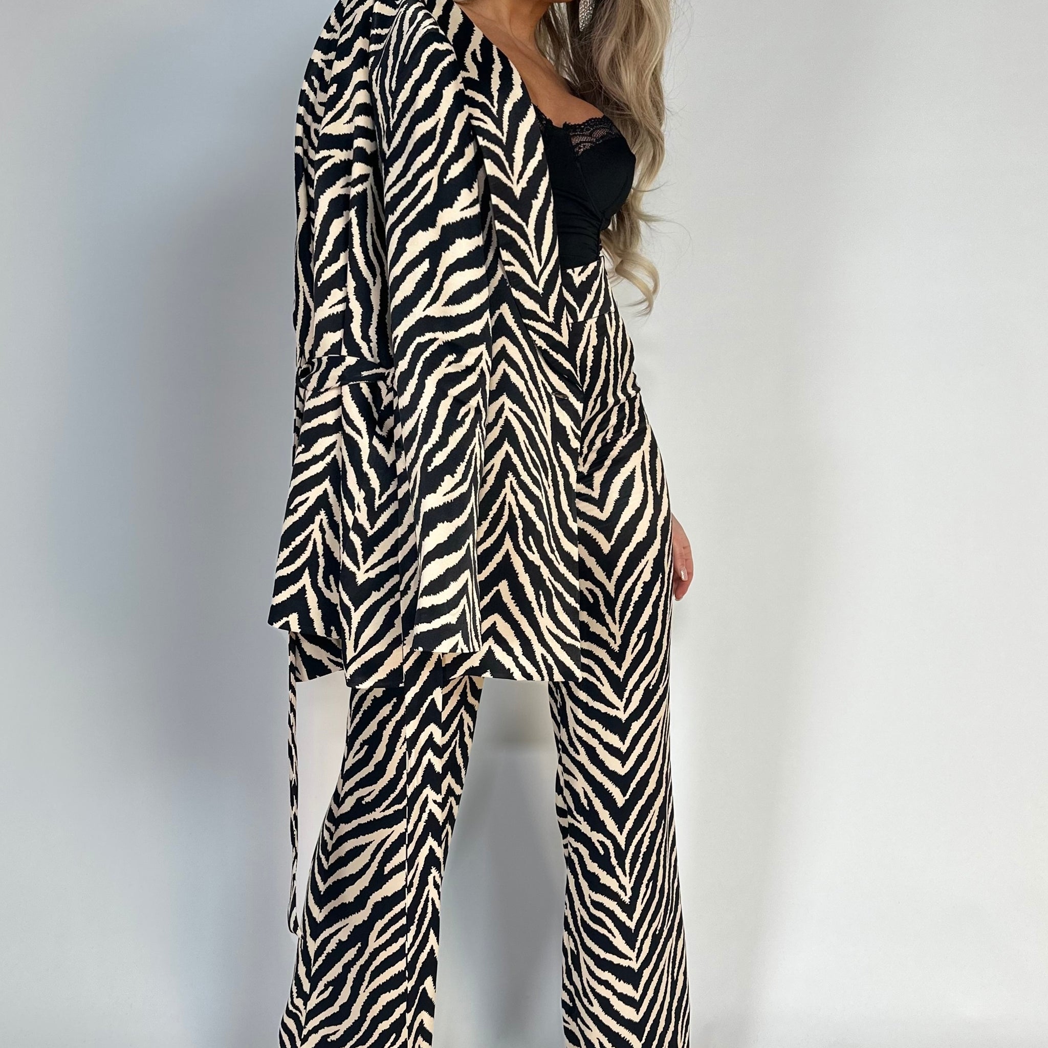 Costum elegant din 2 piese, sacou si pantaloni cu zebra print H753-100