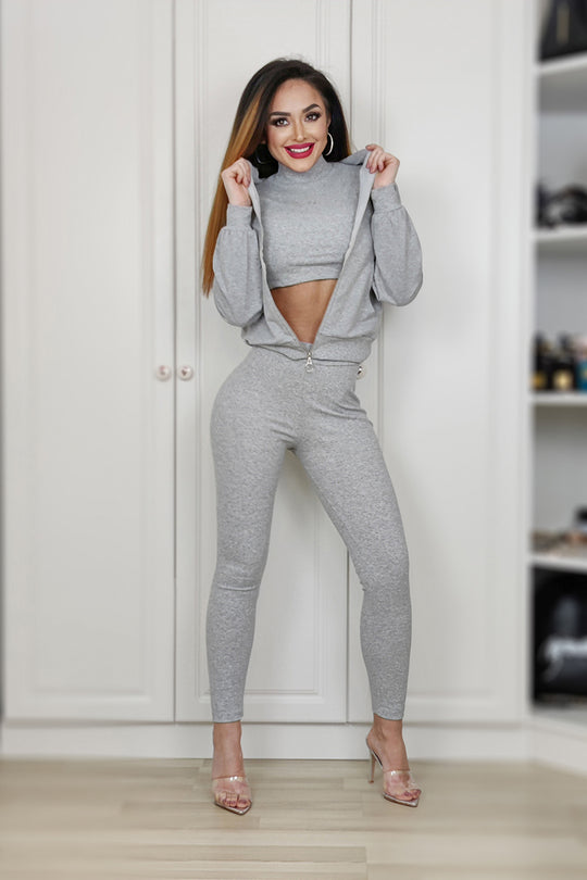 Compleu sport din 3 piese: bluză crop-top; colanți si hanorac cu fermoar A701-182