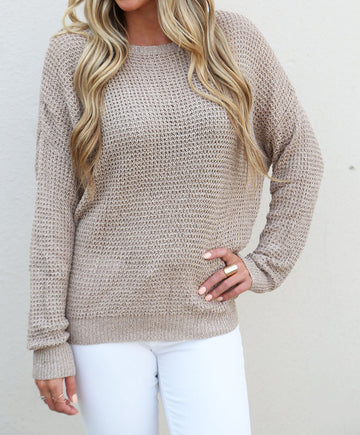 Pulover tricotat cu model in V si aspect petrecut la spate BL1008-15