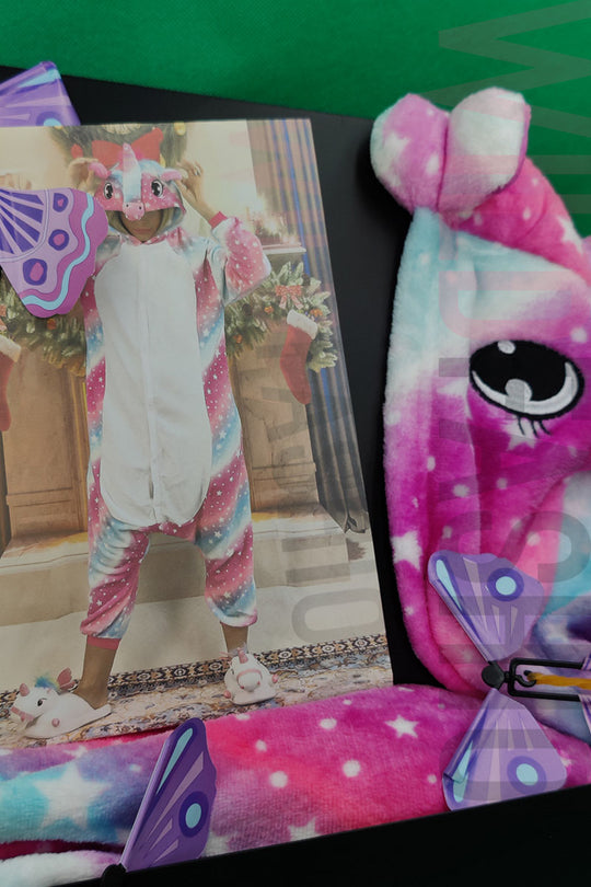 CAD59-554 Cadou Fluffy - pijama kigurumi unicorn si fluturi zburatori