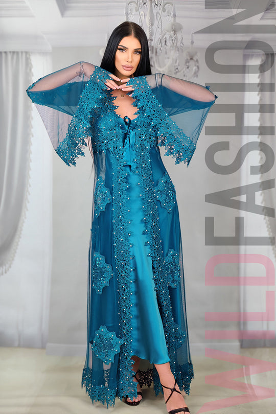 Compleu luxos din desu satinat si halat din plasa cu broderie eleganta F792-442