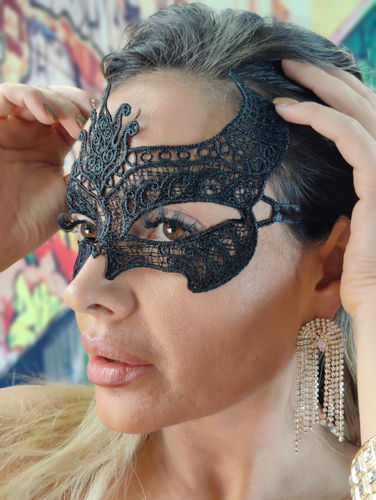 MSK94-1 Masca de carnaval din broderie  model dracusor