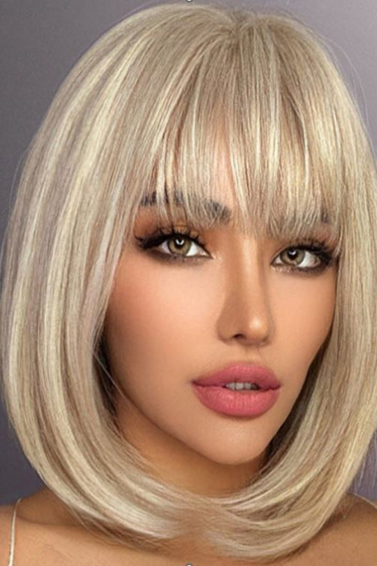 Peruca blonda cu reflexe argintii model bob cu breton PER99-9999