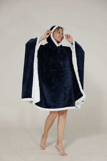 Poncho din material pufos cu gluga atasata PJM246-244