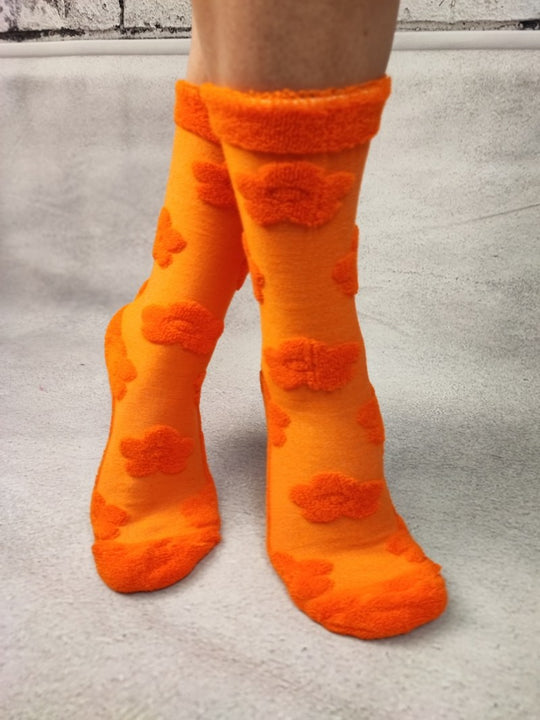 Sosete medii din material flausat model cu flori STK432-19