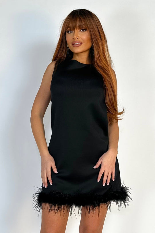 Rochie scurta eleganta accesorizata cu puf si pene, croi tip A V631-1