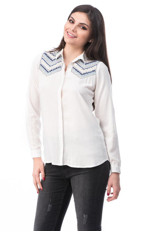 W611-2 Camasa alba  accesorizata  cu broderie si pietricele