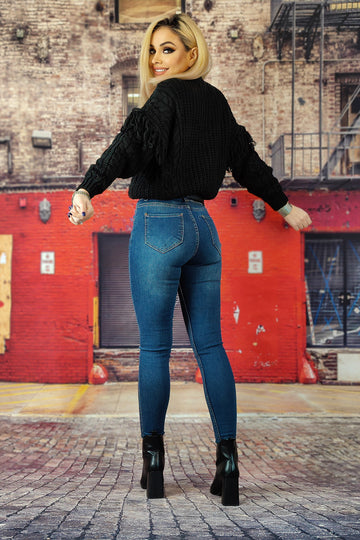 Pulover gros accesorizat cu franjuri in zona manecilor E763-1