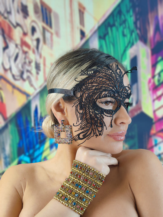 MSK76-1 Masca din broderie neagra  model paun