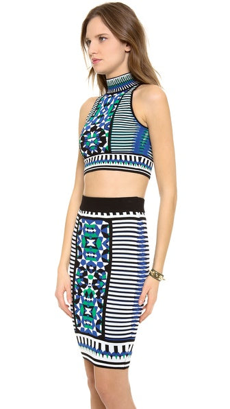 Compleu de vara cu model din top scurt si fusta medie P384