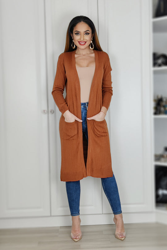 Cardigan lung maro cu buzunare laterale P699-8